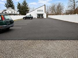 ±2,000 SF Medical/Retail/Office Space For Lease