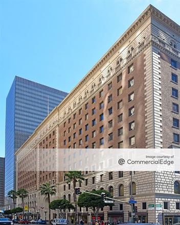 800-888 West 7th Street