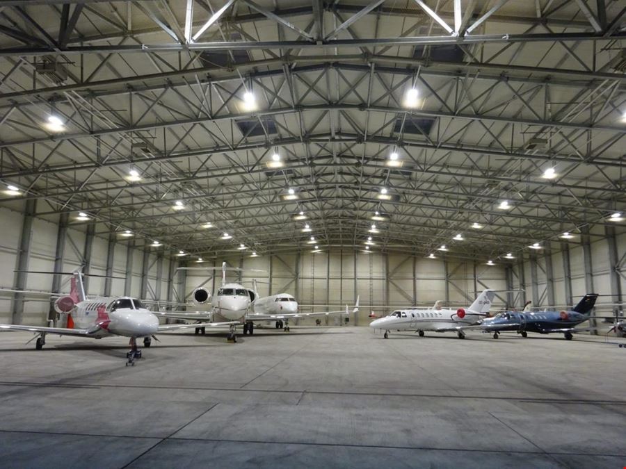 Falcon Field Corporate Hangar C7