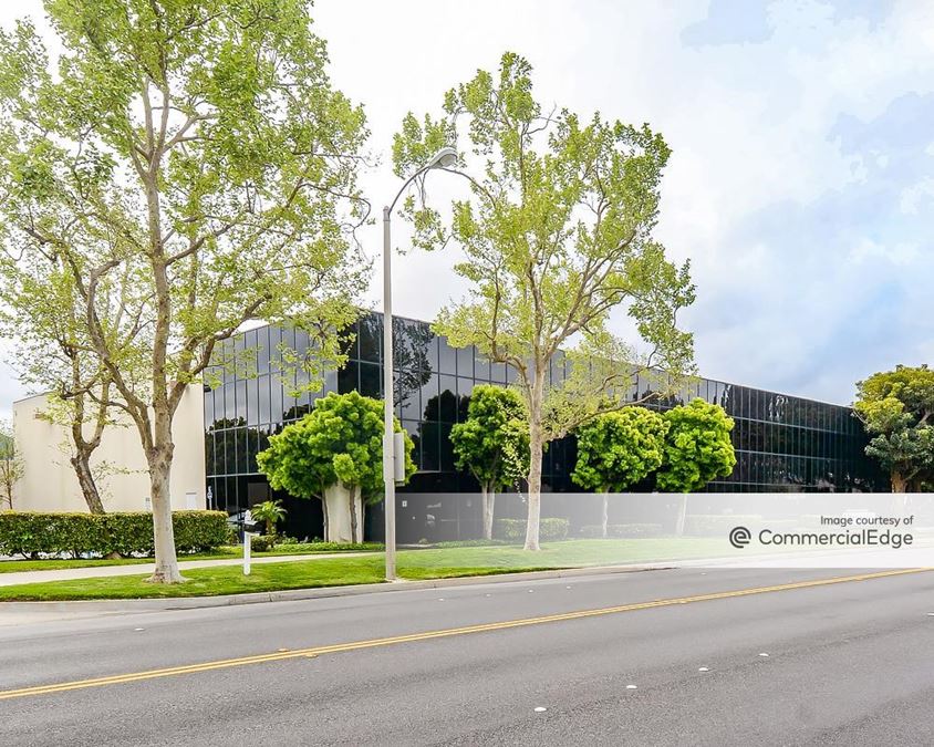 820 Flynn Road, Camarillo Industrial Space For Lease