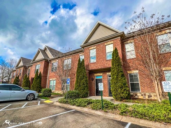 Holly Springs Office Suite | ±1,300 SF