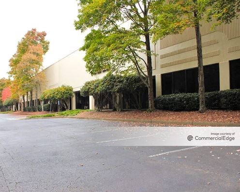 Park North Business Center - 675 & 715 Park North Blvd