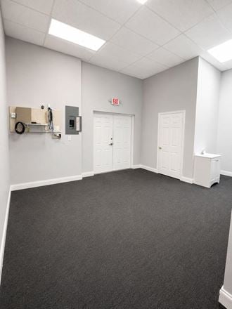 Retail/Office Space Lease 1,300 SQFT SLW