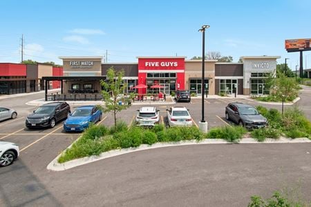 Photo of commercial space at 2811 Mannheim Road in Des Plaines