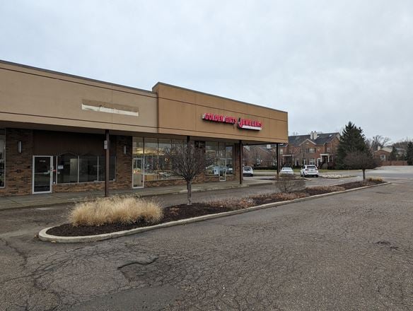 Burton Hollow Plaza