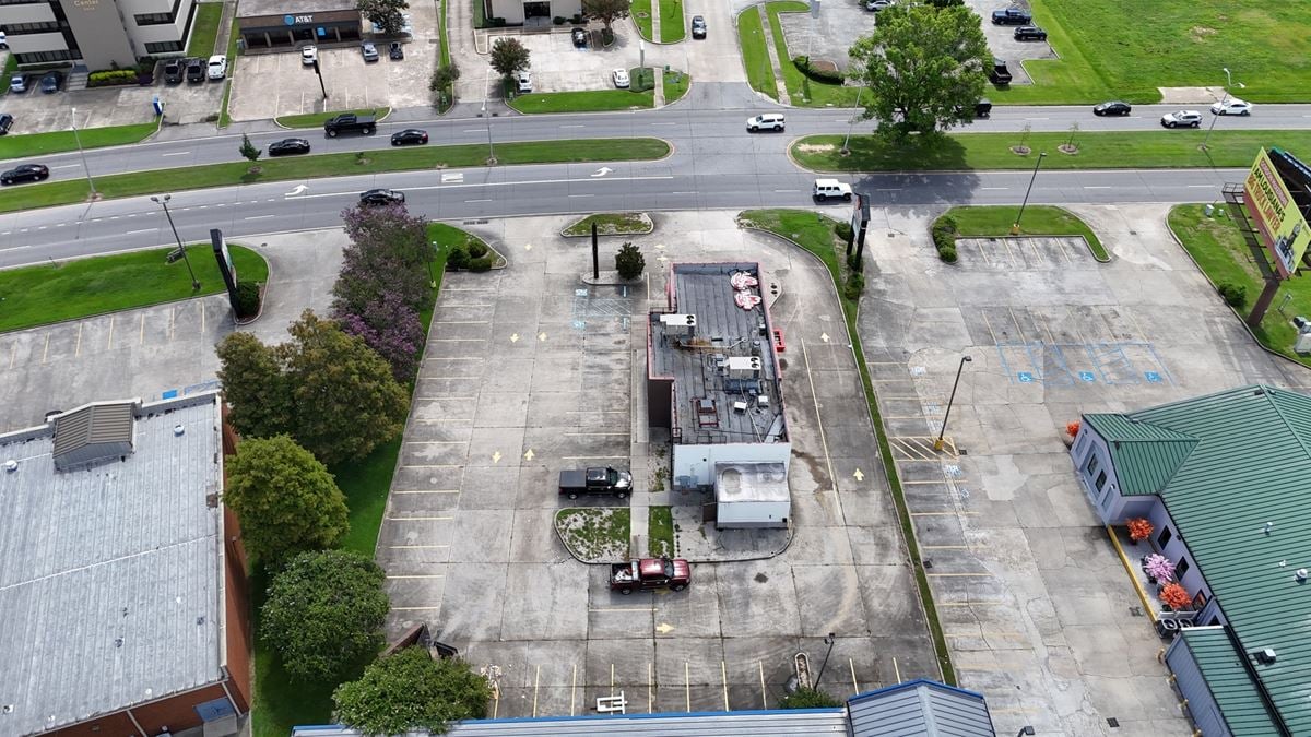 Vacant Free Standing QSR For Lease