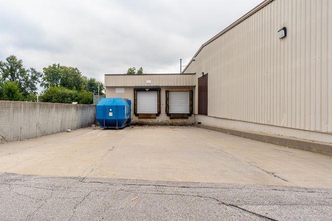 Former Grocery Store