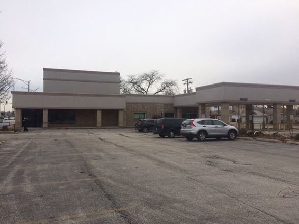 Retail space for Rent at 5700 N Central Ave in Chicago