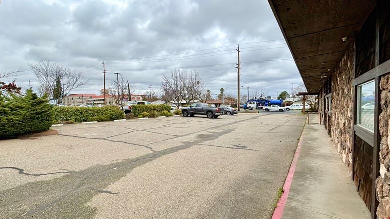 Roseville Commercial Building on high traffic artery