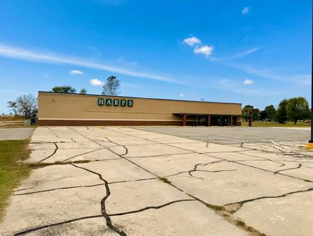 Retail space for Sale at 881 South Walnut Street in Bernie