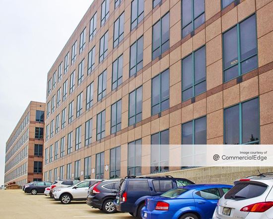 Hamilton Lakes Business Park - 300 Park Blvd