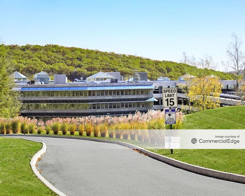 The Summit at Danbury 39 Old Ridgebury Road Office Building