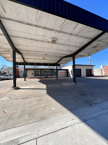 Photo of commercial space at 420 S Porter Ave in Norman