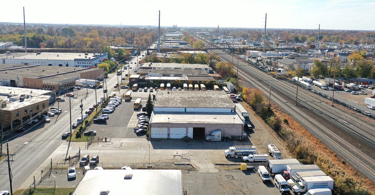 IOS Site with ±17,000 SF Cross-Dock for Lease