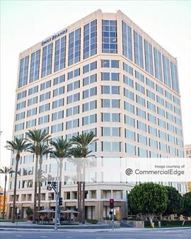 100 Spectrum Center