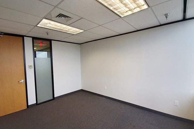 Workstyle Flexible Spaces - 8330-8360 Lyndon B Johnson Fwy