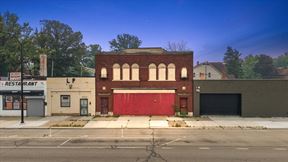 16014 E Warren
