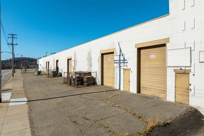 Small Bay Flex Space - Up to 11,225± SF Available