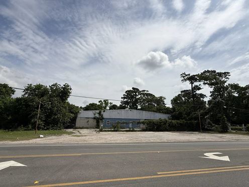 1922 W MAIN ST BAYTOWN TX- 6,250sf Flex Bldg, 0.88 Acre