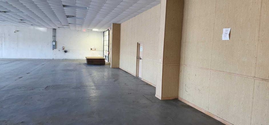 Ridge Rd Plaza up to 2,486sf