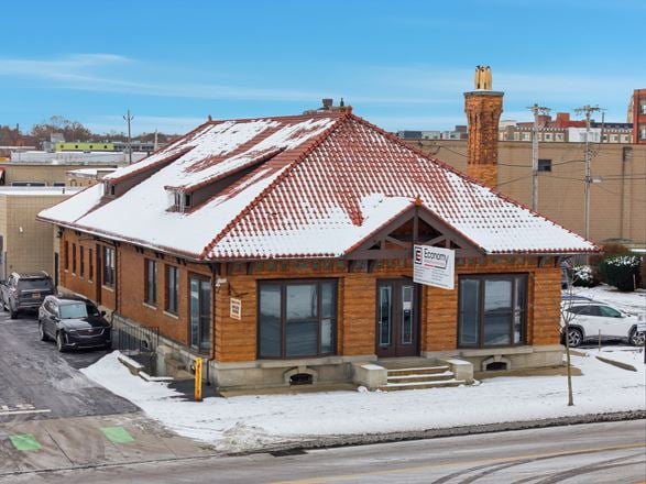 1175 E Main St