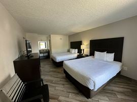 Clarion Inn & Suites Kissimmee-Lake Buena Vista South