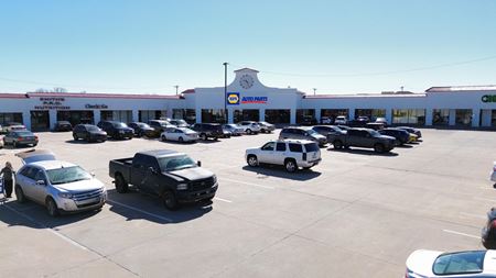 Photo of commercial space at 800-828 W Edmond Rd in Edmond
