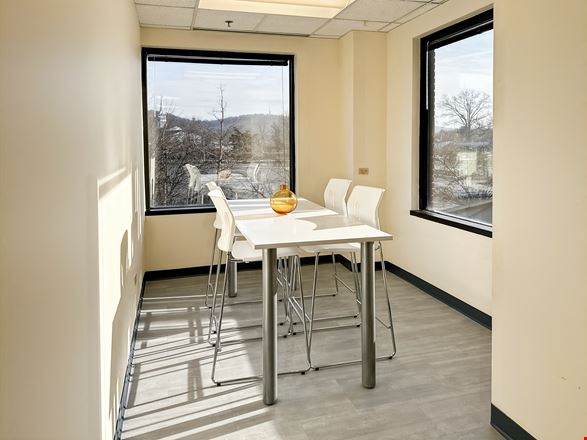 Regus - Bedminster - Crossroads Dr