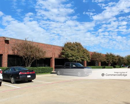 Photo of commercial space at 6303 Commerce Dr in Irving