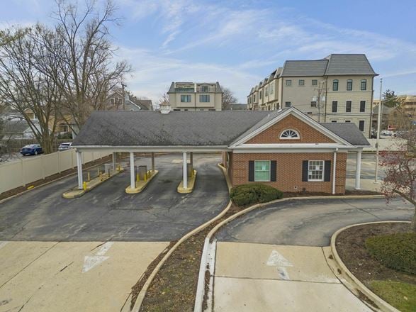 Downtown Naperville Prime Location