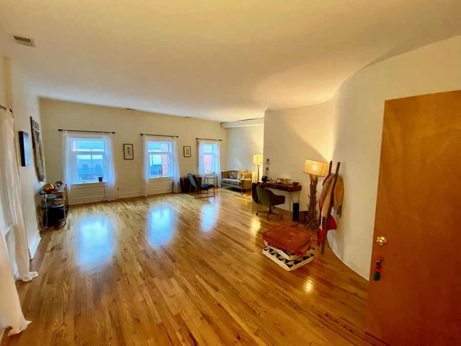 207 W Superior - Third Floor Commercial Space