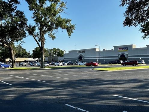 Forest Oaks Plaza