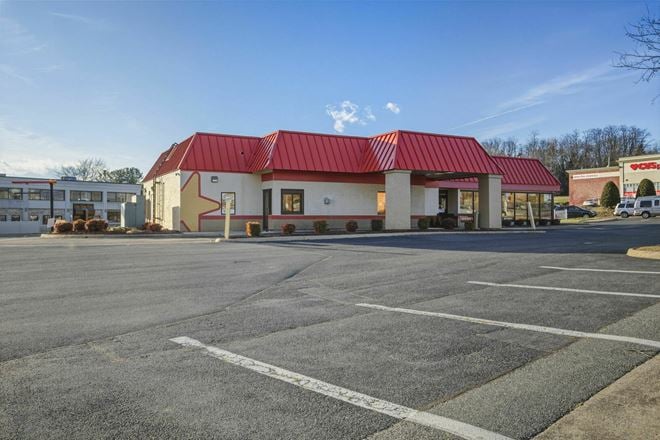 Ready-Made Drive-Thru at a Signalized Corner