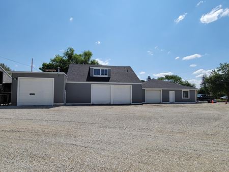 Photo of commercial space at 421 e moneta ave in Peoria Heights