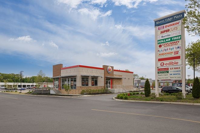Haverhill, MA - Rivers Edge Plaza