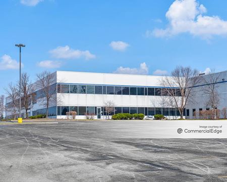 Photo of commercial space at 7005 Cochran Road in Glenwillow