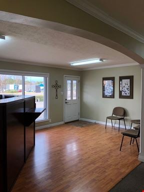 1,980 SF Building For Retail/Office Use