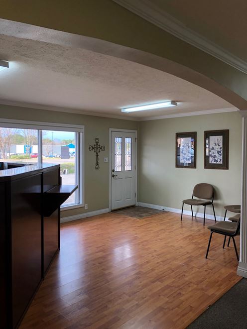 1,980 SF Building For Retail/Office Use