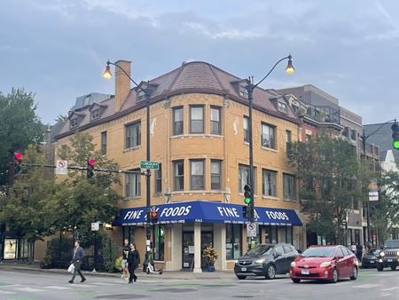 Multi-Family space for Sale at 4363 N Lincoln Ave in Chicago