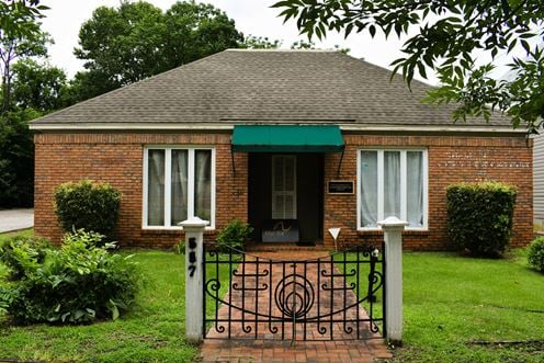 557-559 S. Lawrence St. Office Suites