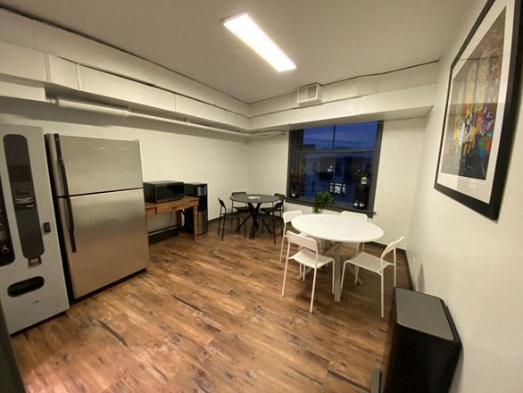 31 W Downer Pl, Suite 304, Aurora, IL 60506