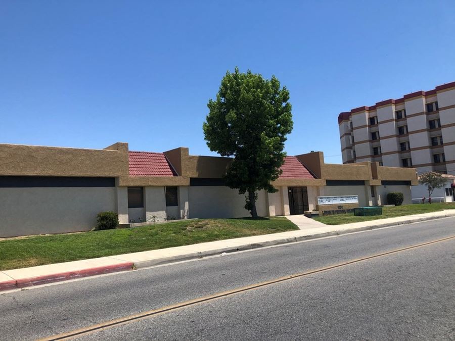 Latham Professional Building 1000 E. Latham Ave., Hemet, CA Office Building