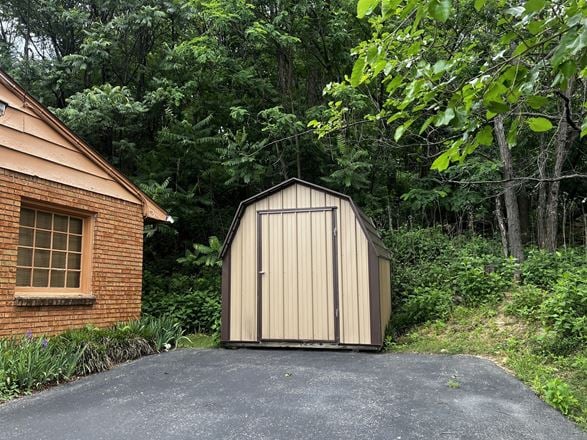 Freestanding Salem Office | 1,000 SF
