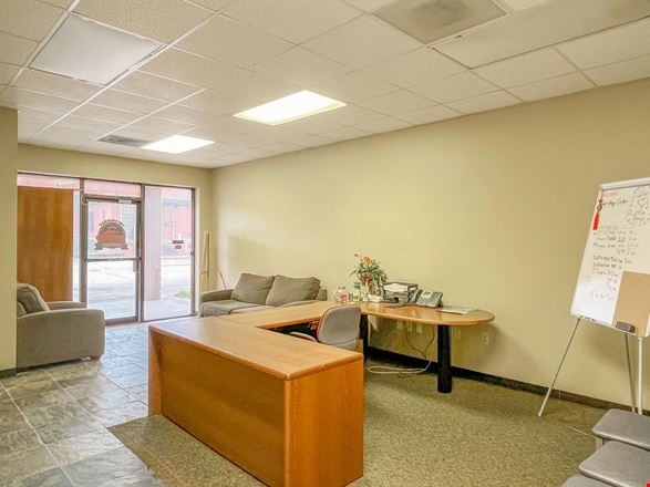 Motivated Seller – ±13,876 SF Office between Downtown and Exxon