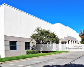 Peachtree Industrial Center - 1327 Northbrook Pkwy