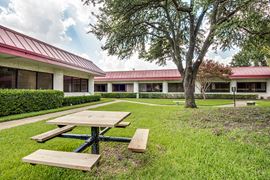 9550 Forest Ln