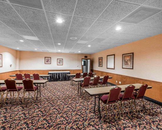 AUCTION: Quality Inn & EconoLodge | 202 Rooms | 14.58 AC | Erie PA