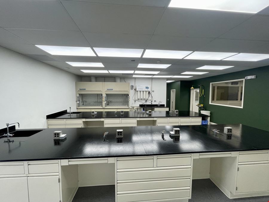 ±2,800 SF Turnkey Laboratory