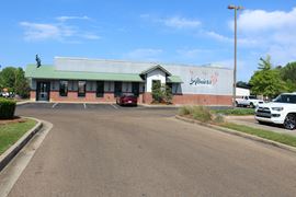 ±3,600 SF QSR | Freestanding (Former Abner’s Chicken)