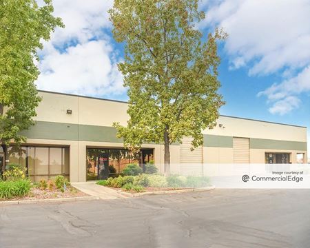 Shaw Commerce Center-4055 - Fresno